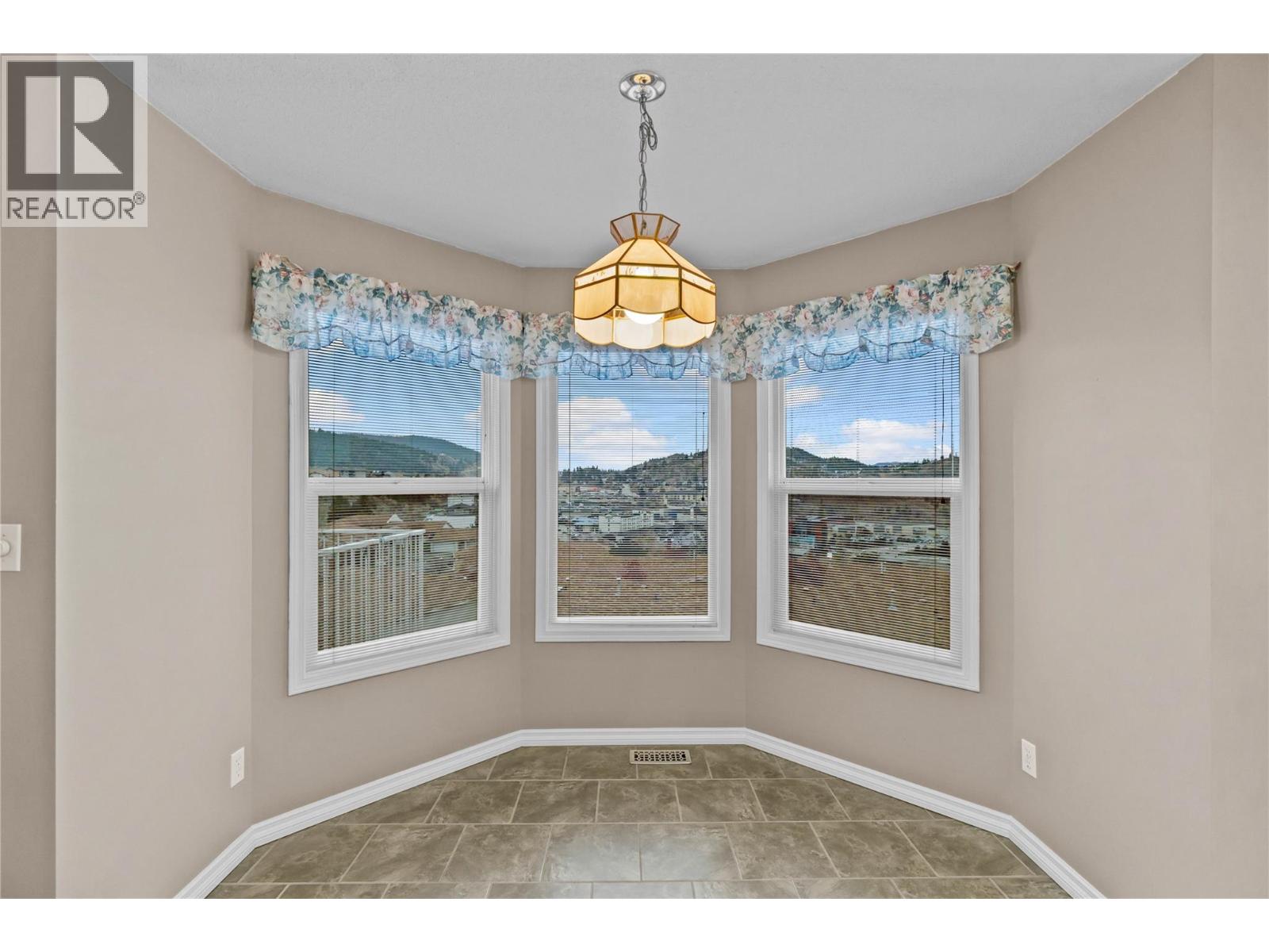 1976 Gloaming Drive, Kamloops, British Columbia  V1S 1P8 - Photo 10 - 10369737