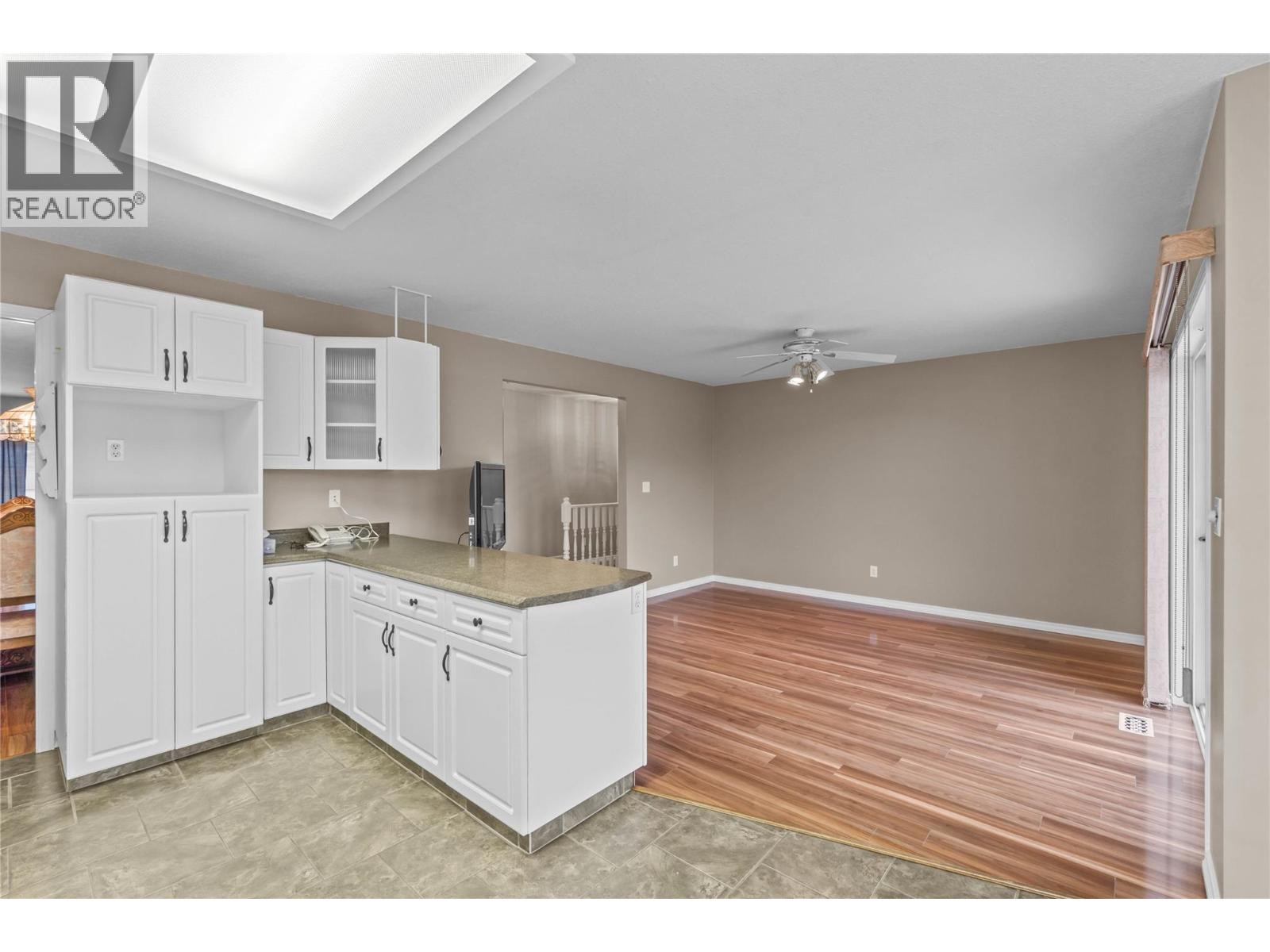 1976 Gloaming Drive, Kamloops, British Columbia  V1S 1P8 - Photo 5 - 10369737