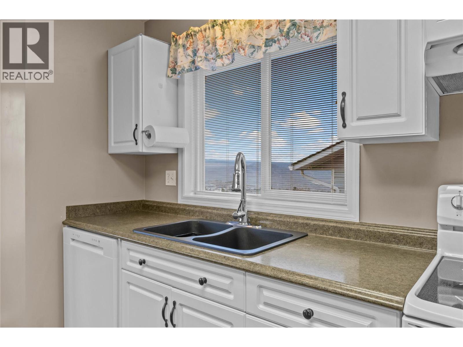 1976 Gloaming Drive, Kamloops, British Columbia  V1S 1P8 - Photo 28 - 10369737