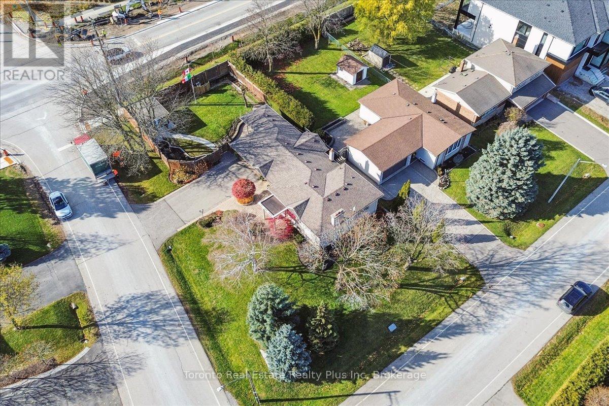 10 SEVILLA BOULEVARD, Vaughan, Ontario
