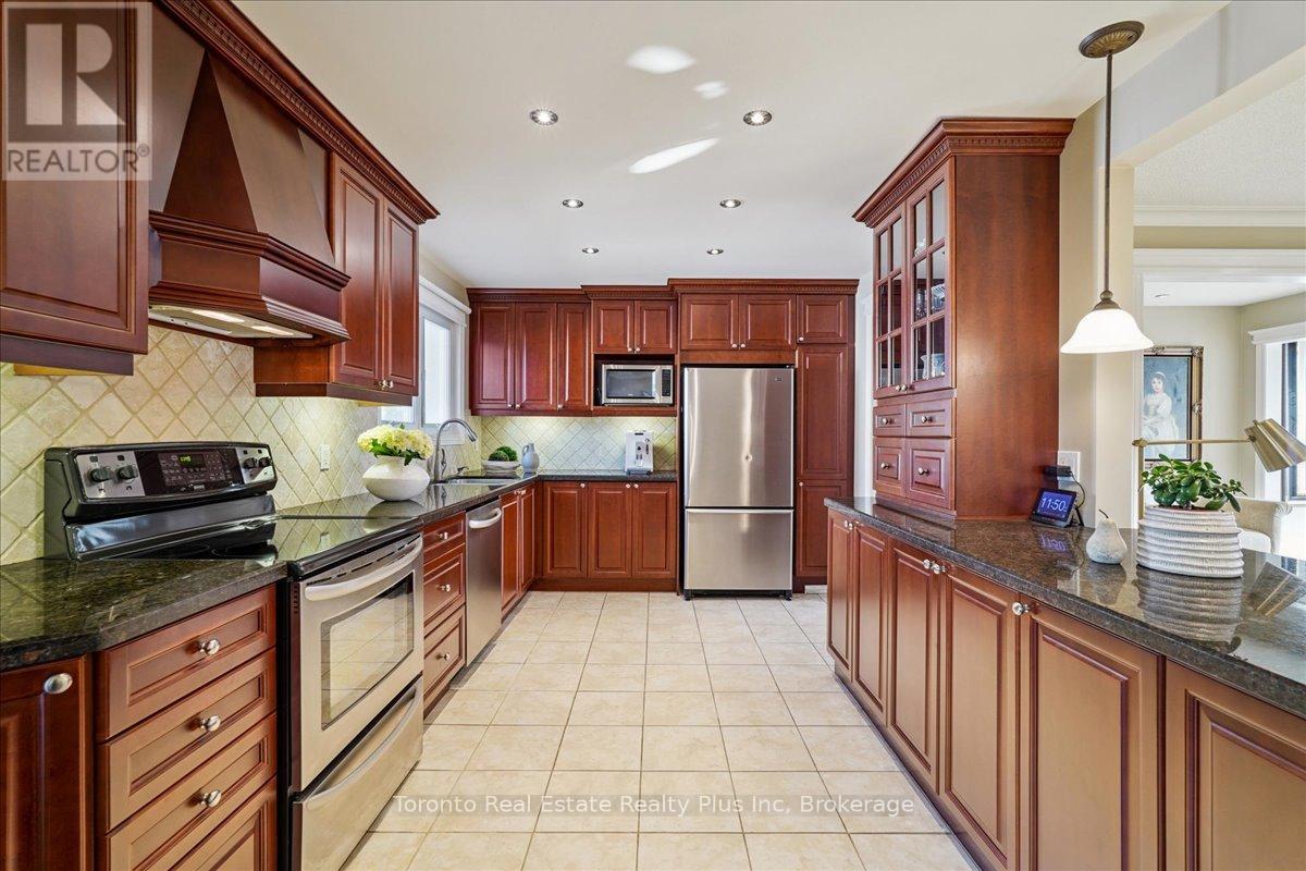 10 Sevilla Boulevard, Vaughan, Ontario  L0J 1C0 - Photo 13 - N12564738