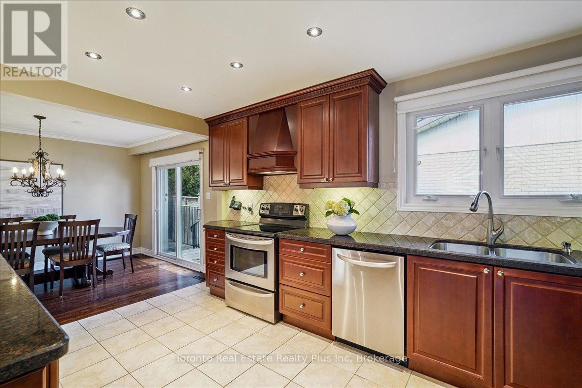10 Sevilla Boulevard, Vaughan, Ontario  L0J 1C0 - Photo 15 - N12564738