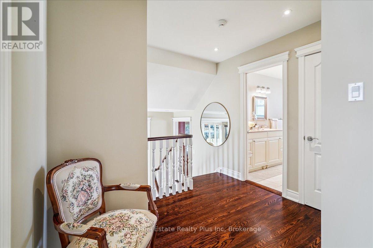 10 Sevilla Boulevard, Vaughan, Ontario  L0J 1C0 - Photo 22 - N12564738