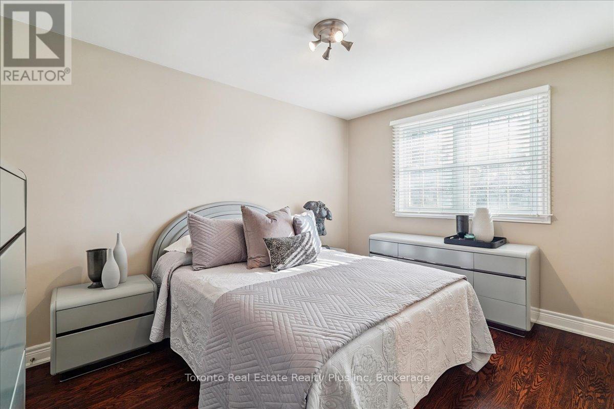 10 Sevilla Boulevard, Vaughan, Ontario  L0J 1C0 - Photo 26 - N12564738