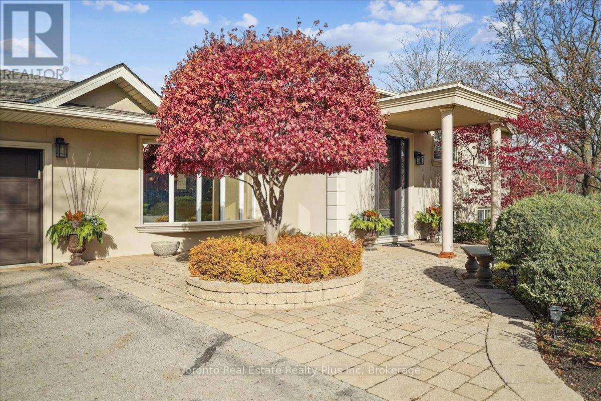 10 Sevilla Boulevard, Vaughan, Ontario  L0J 1C0 - Photo 4 - N12564738