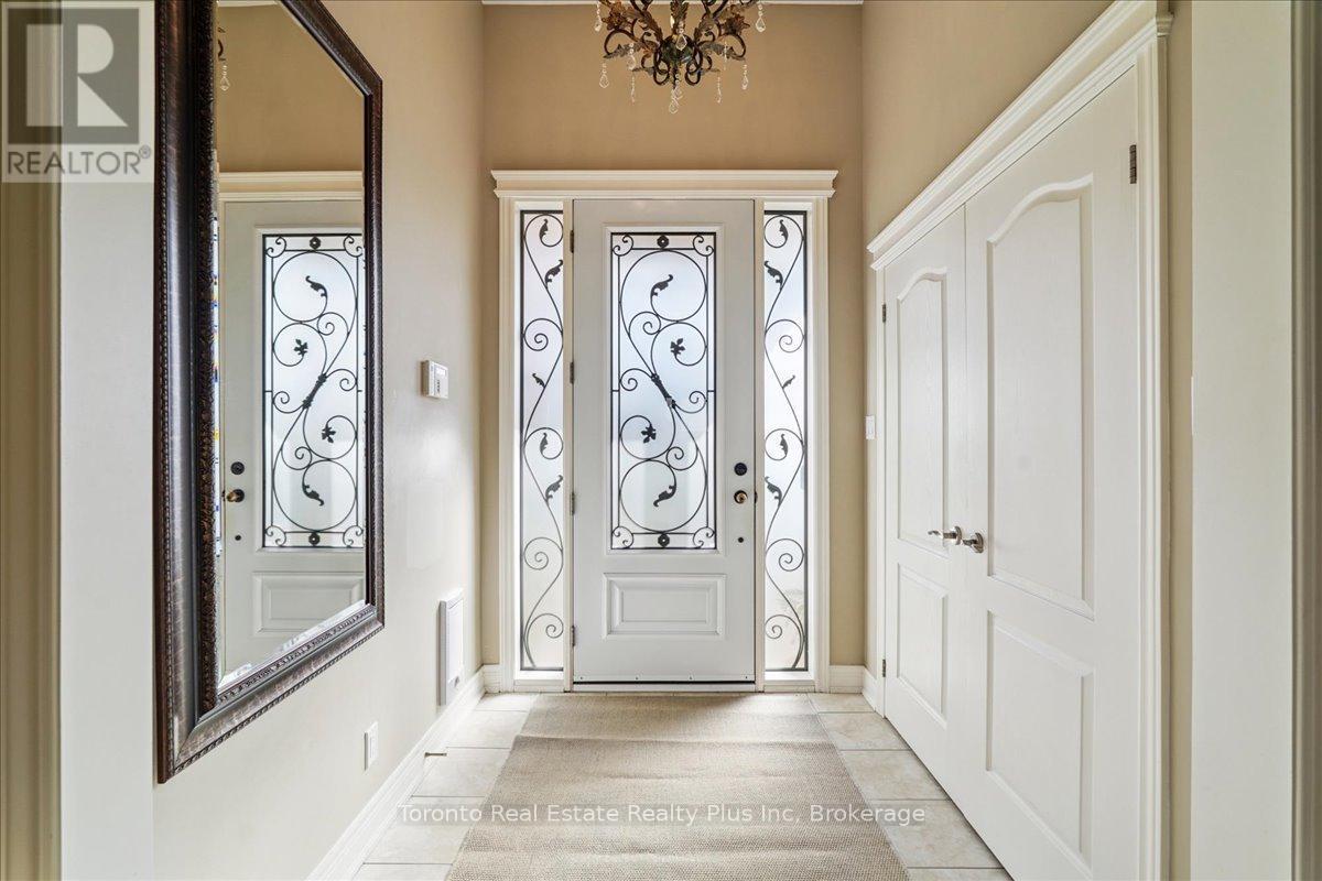 10 Sevilla Boulevard, Vaughan, Ontario  L0J 1C0 - Photo 6 - N12564738