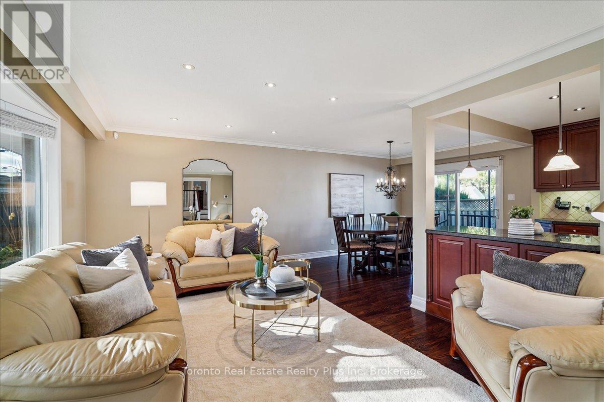 10 Sevilla Boulevard, Vaughan, Ontario  L0J 1C0 - Photo 8 - N12564738