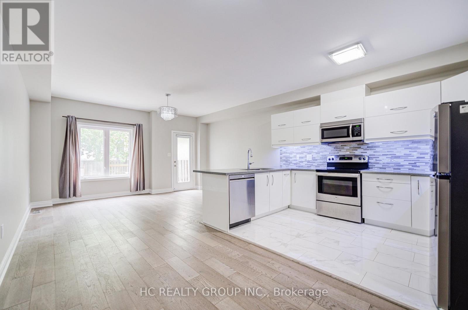 #22 - 56 North Lake Road, Richmond Hill, Ontario  L4E 0G5 - Photo 4 - N12564746
