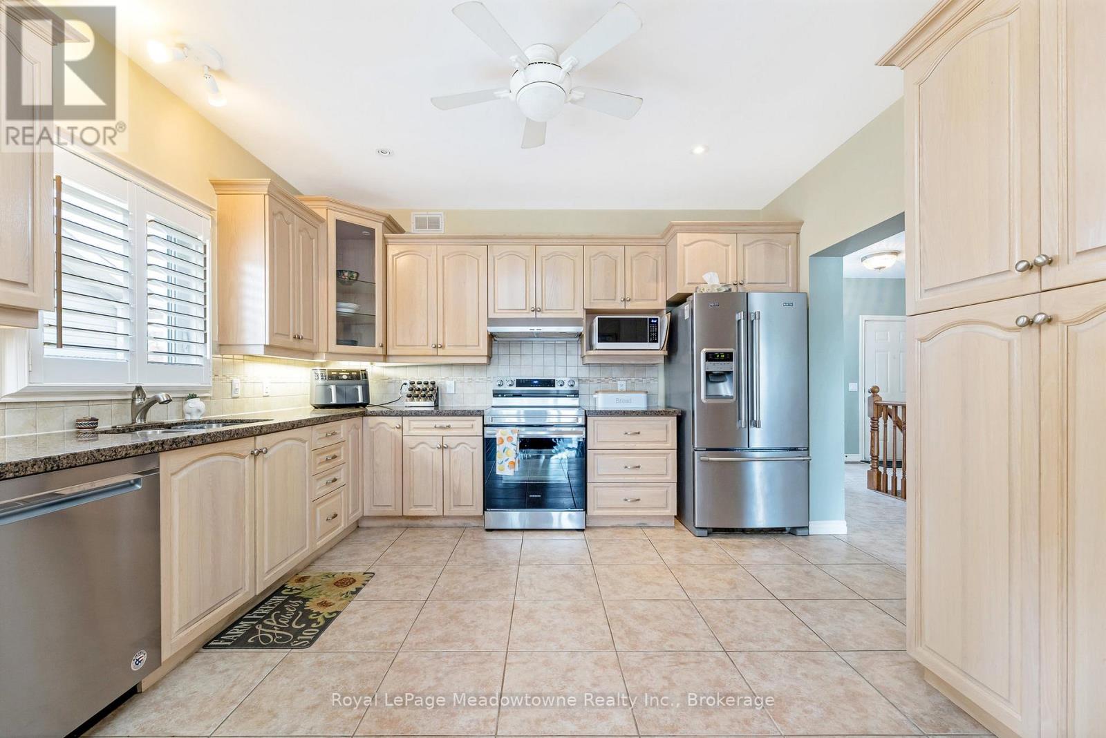 120 Gracehill Crescent, Hamilton, Ontario  L8B 1A5 - Photo 6 - X12564824