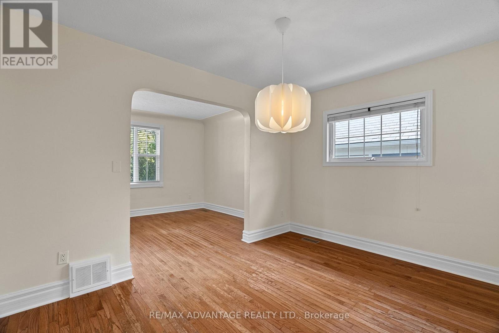 555 Chester Street, London South, Ontario  N6C 2K1 - Photo 12 - X12564794