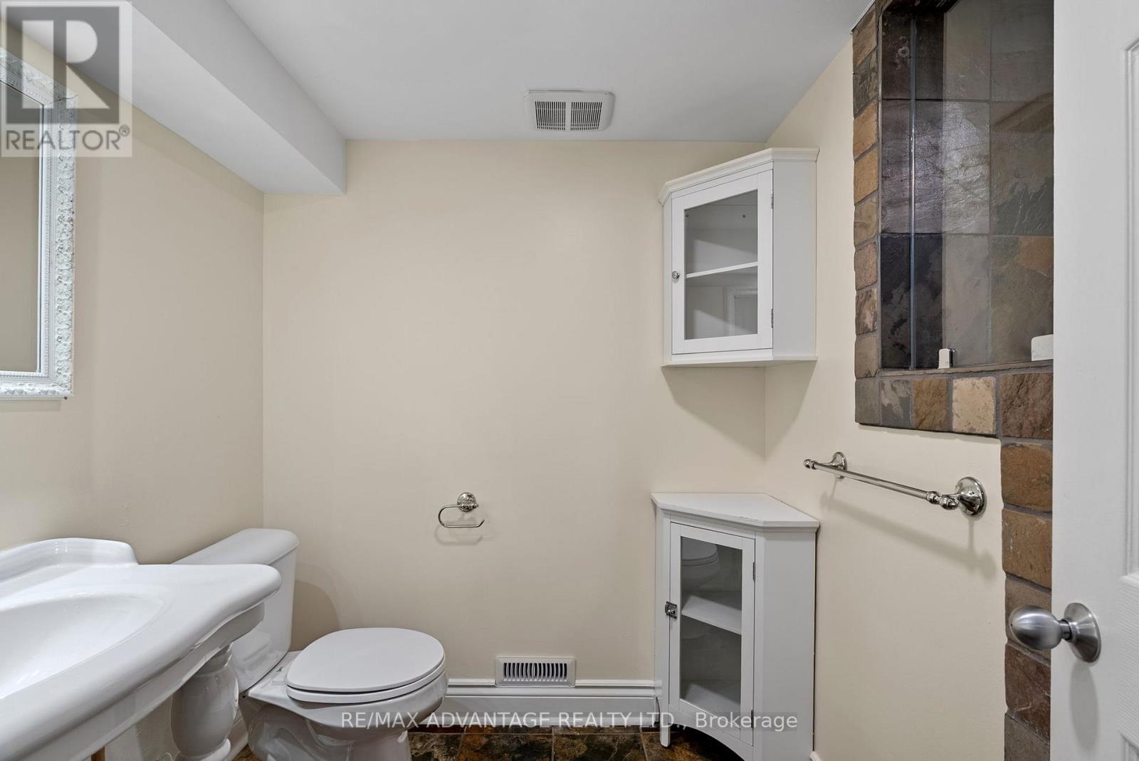 555 Chester Street, London South, Ontario  N6C 2K1 - Photo 26 - X12564794