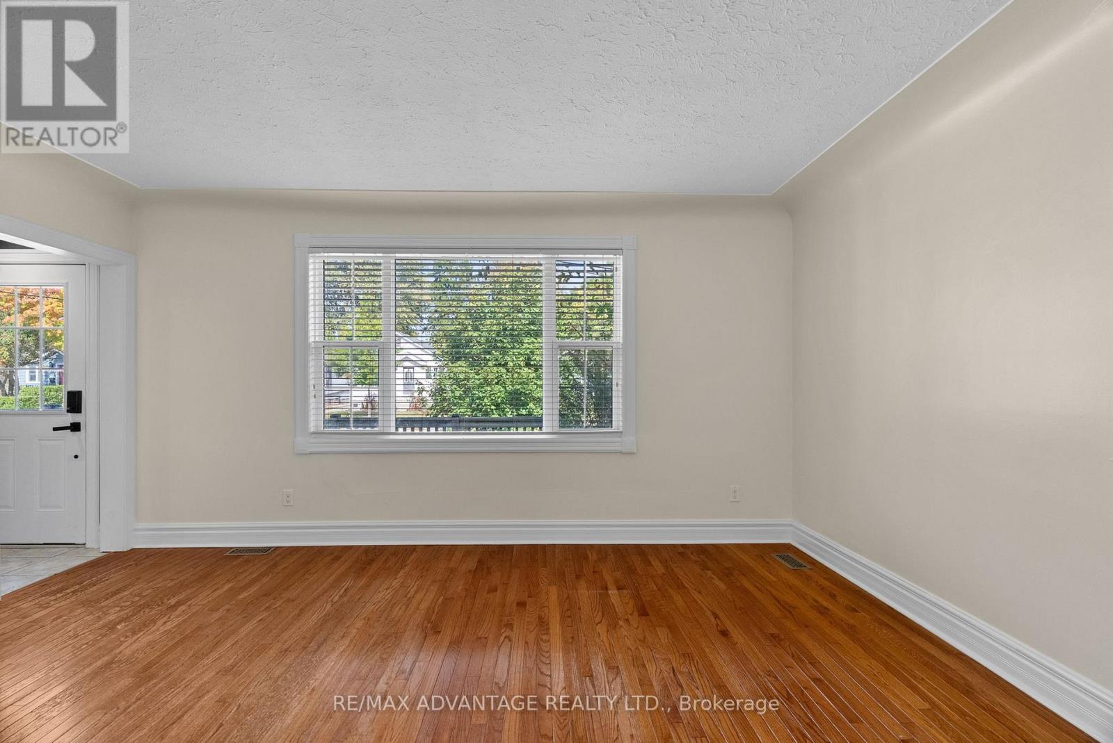 555 Chester Street, London South, Ontario  N6C 2K1 - Photo 8 - X12564794