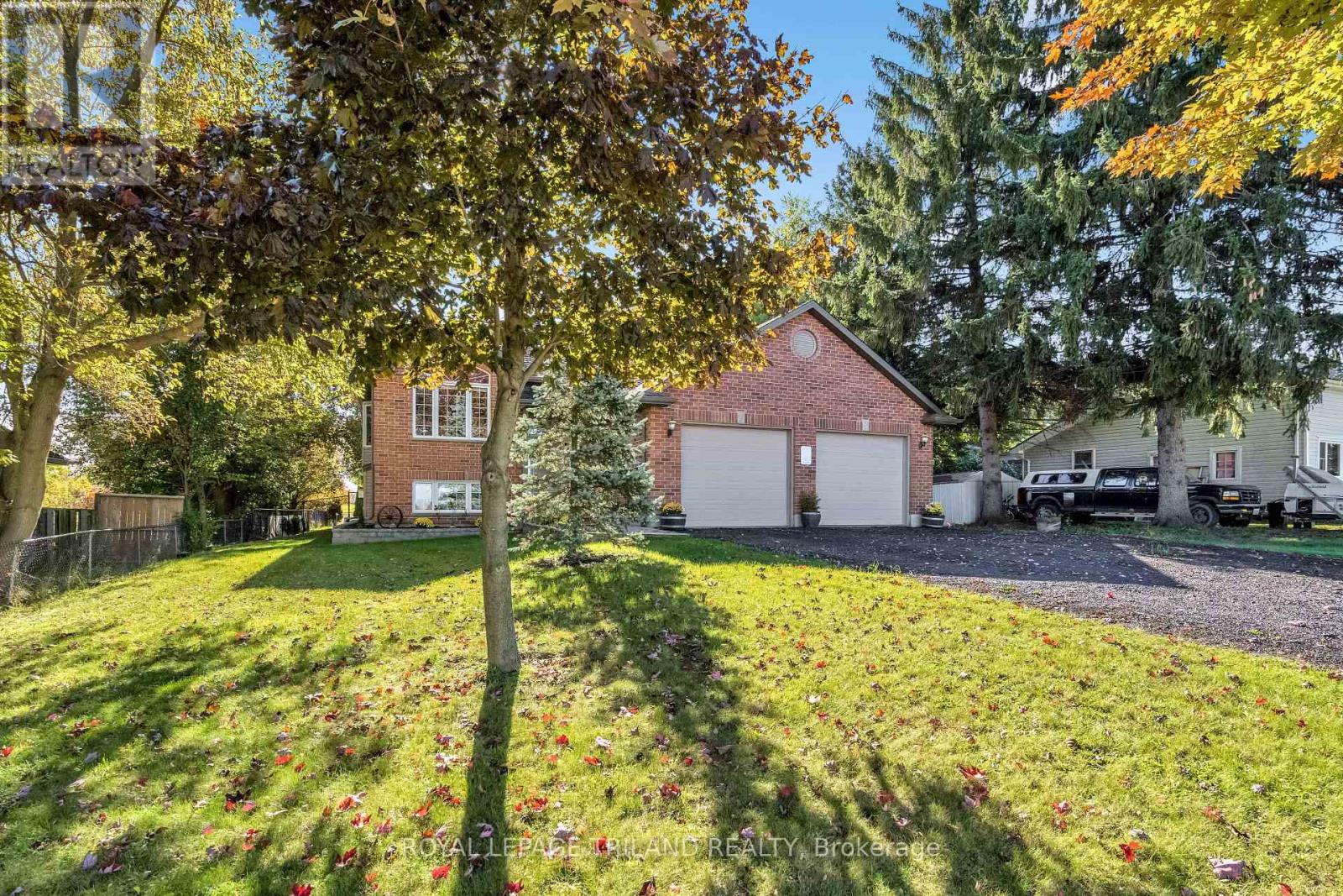 3805 Trillium Drive, Southwest Middlesex, Ontario  N0L 1M0 - Photo 2 - X12564830