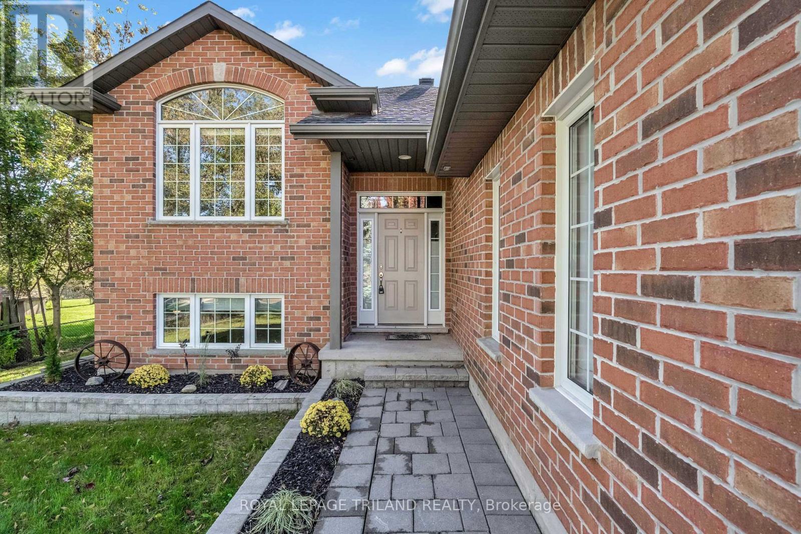 3805 Trillium Drive, Southwest Middlesex, Ontario  N0L 1M0 - Photo 4 - X12564830