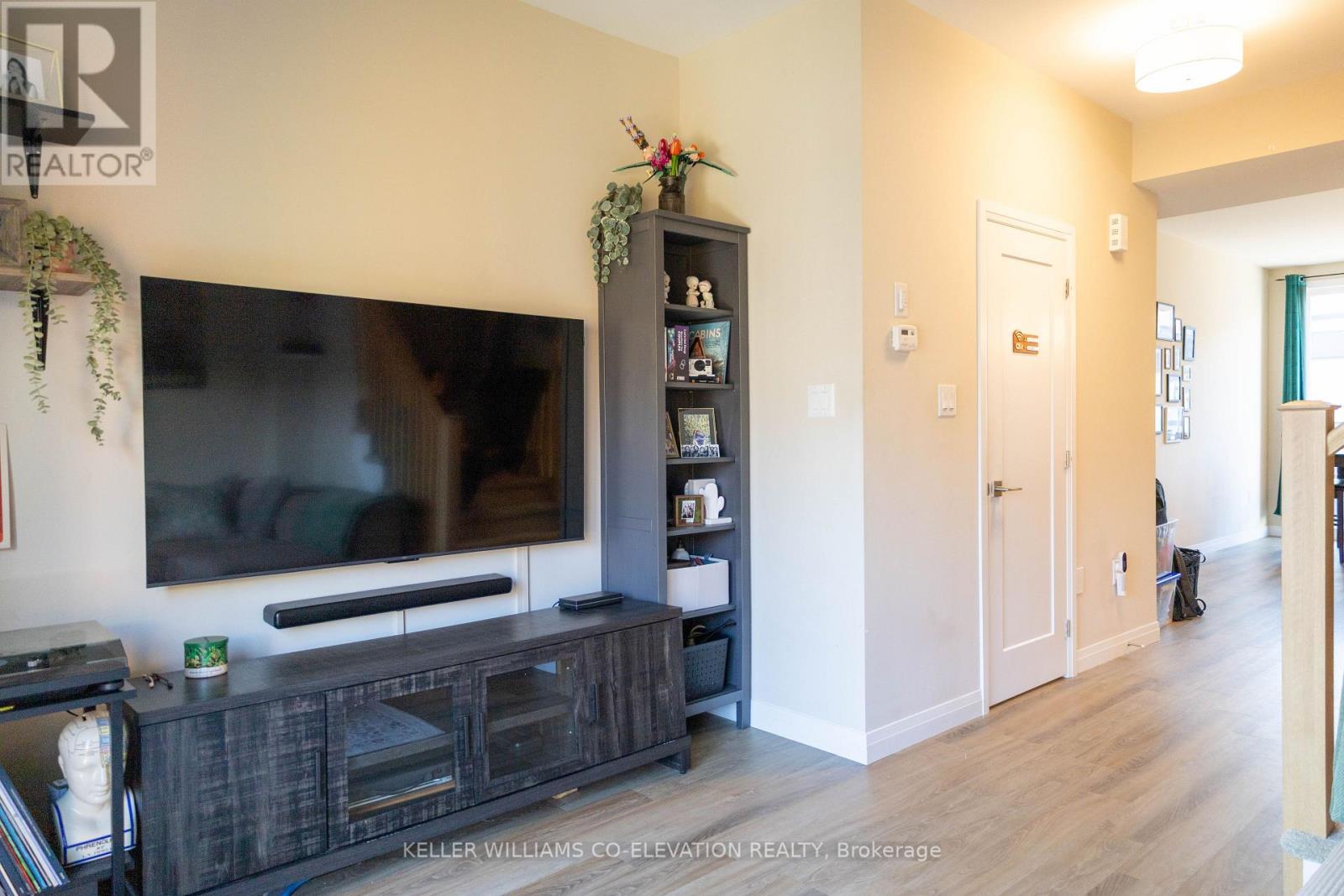 #35 - 270 Melvin Avenue, Hamilton, Ontario  L8H 2K2 - Photo 3 - X12564754