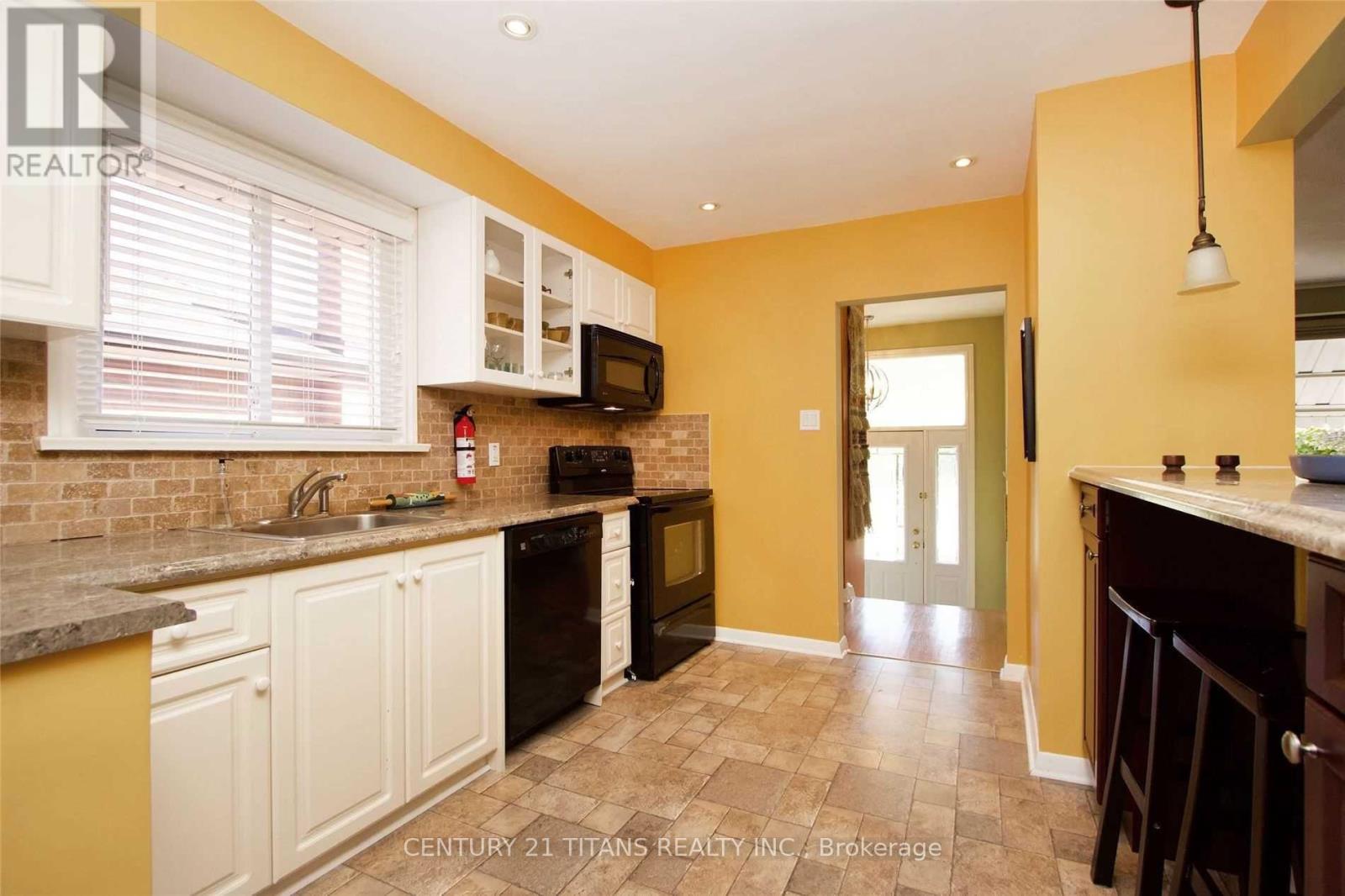 38 Rochman Boulevard, Toronto, Ontario  M1H 1S2 - Photo 2 - E12564784