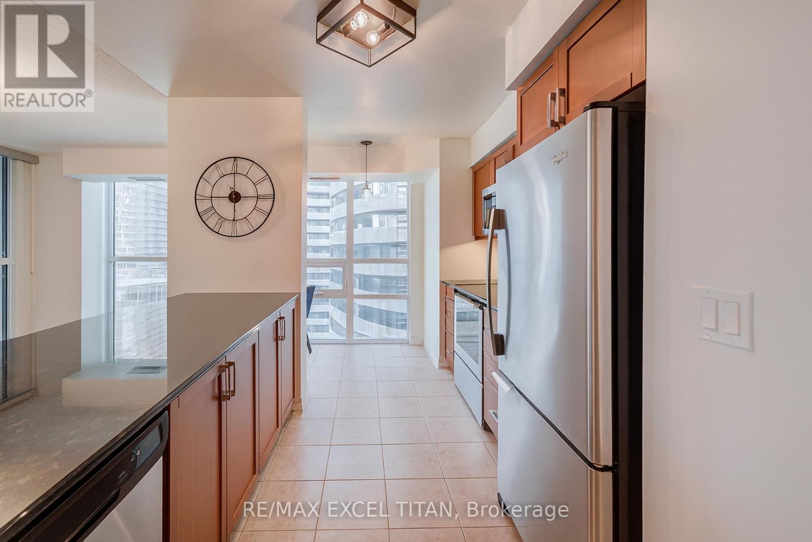 2006 - 19 Grand Trunk Crescent, Toronto, Ontario  M5J 3A3 - Photo 11 - C12562918