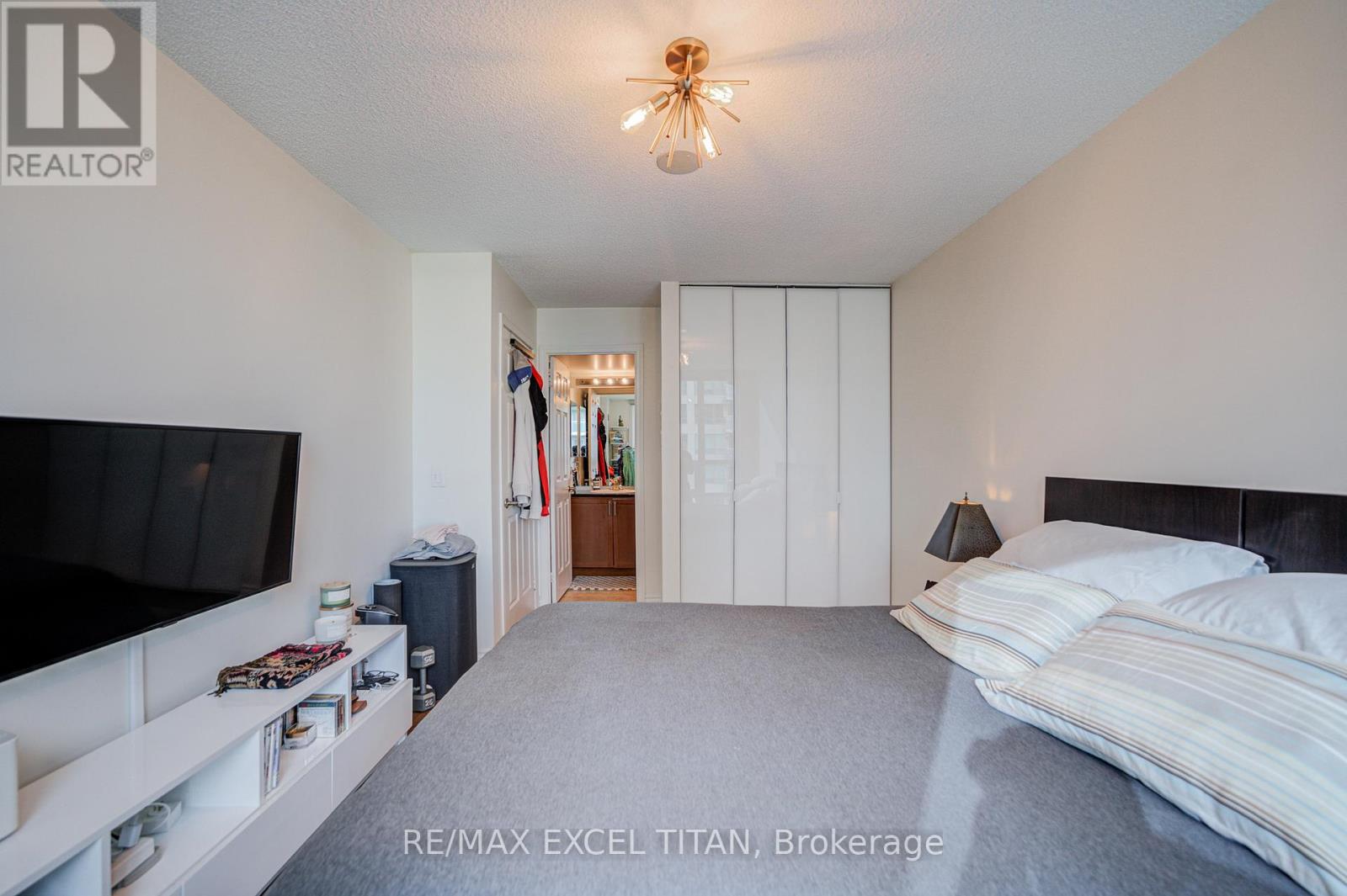 2006 - 19 Grand Trunk Crescent, Toronto, Ontario  M5J 3A3 - Photo 25 - C12562918