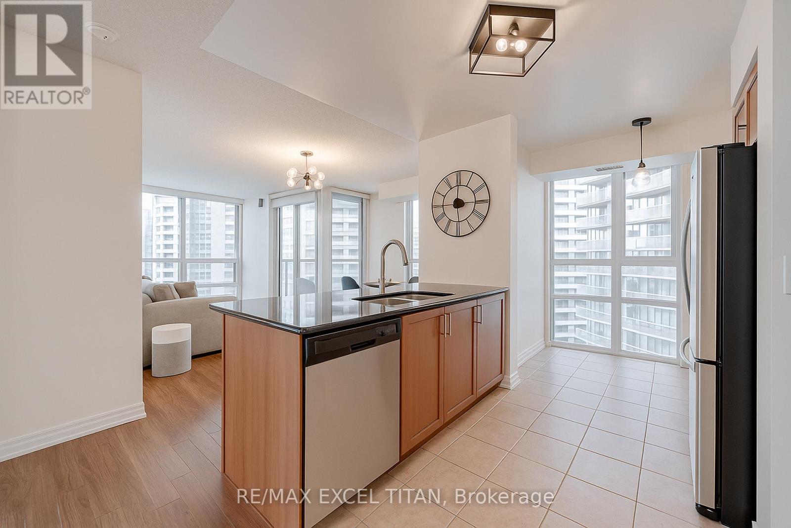 2006 - 19 Grand Trunk Crescent, Toronto, Ontario  M5J 3A3 - Photo 8 - C12562918