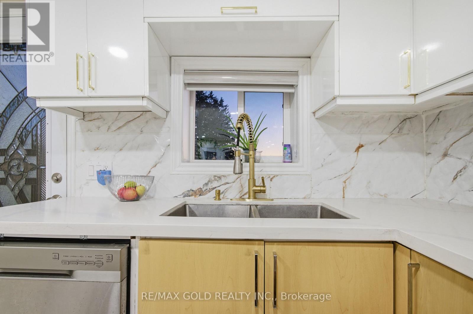 684 Talbot Road, Lakeshore, Ontario  N0R 1K0 - Photo 11 - X12564462