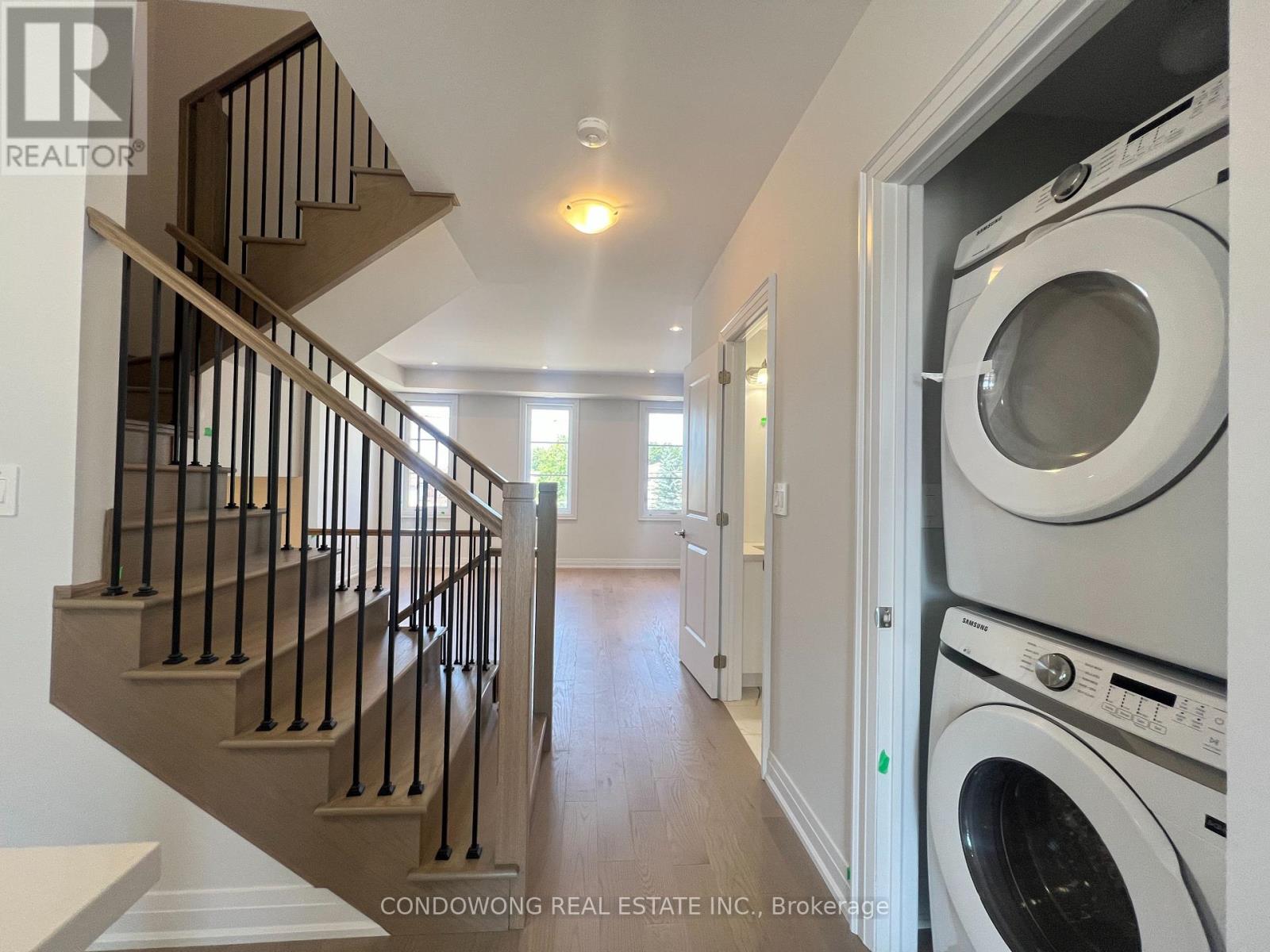 5951 Saigon Street, Mississauga, Ontario  L5V 0E9 - Photo 11 - W12564796