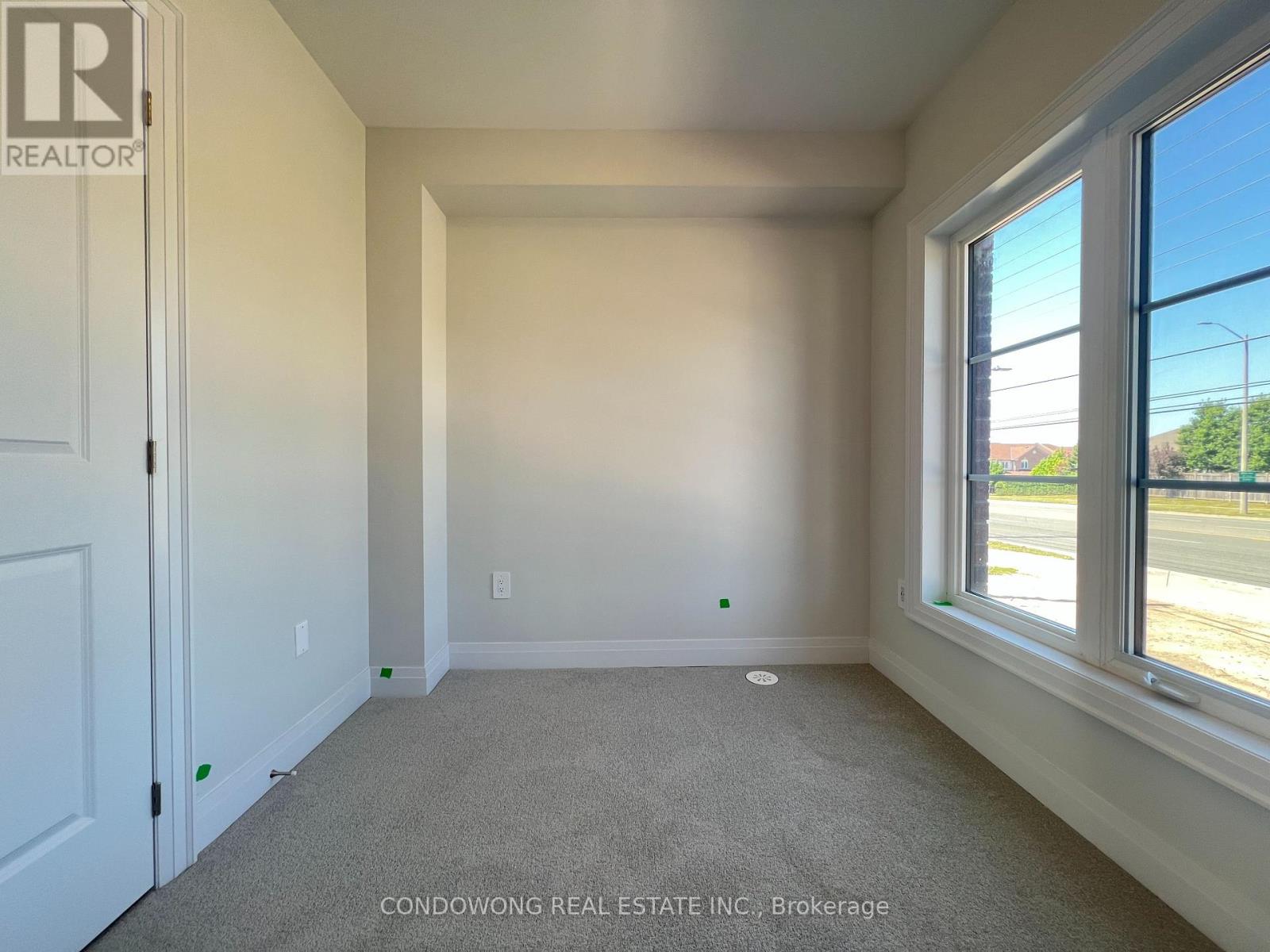 5951 Saigon Street, Mississauga, Ontario  L5V 0E9 - Photo 5 - W12564796