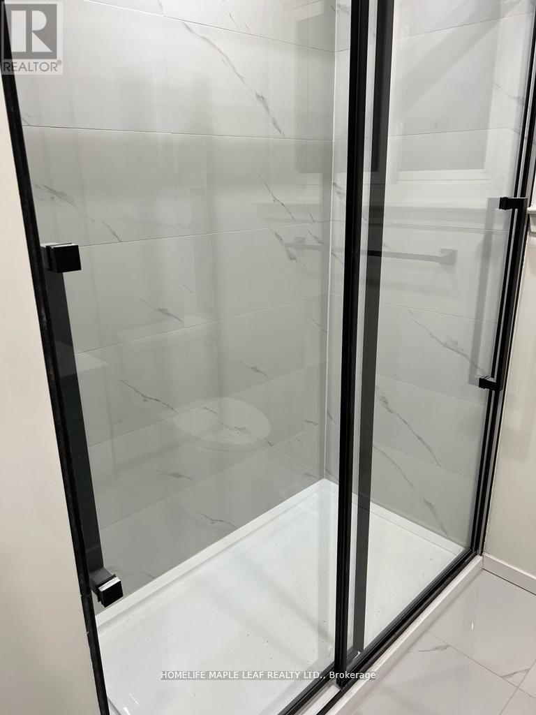 (Upper) - 28 Ladore Drive, Brampton, Ontario  L6Y 1V5 - Photo 15 - W12564822