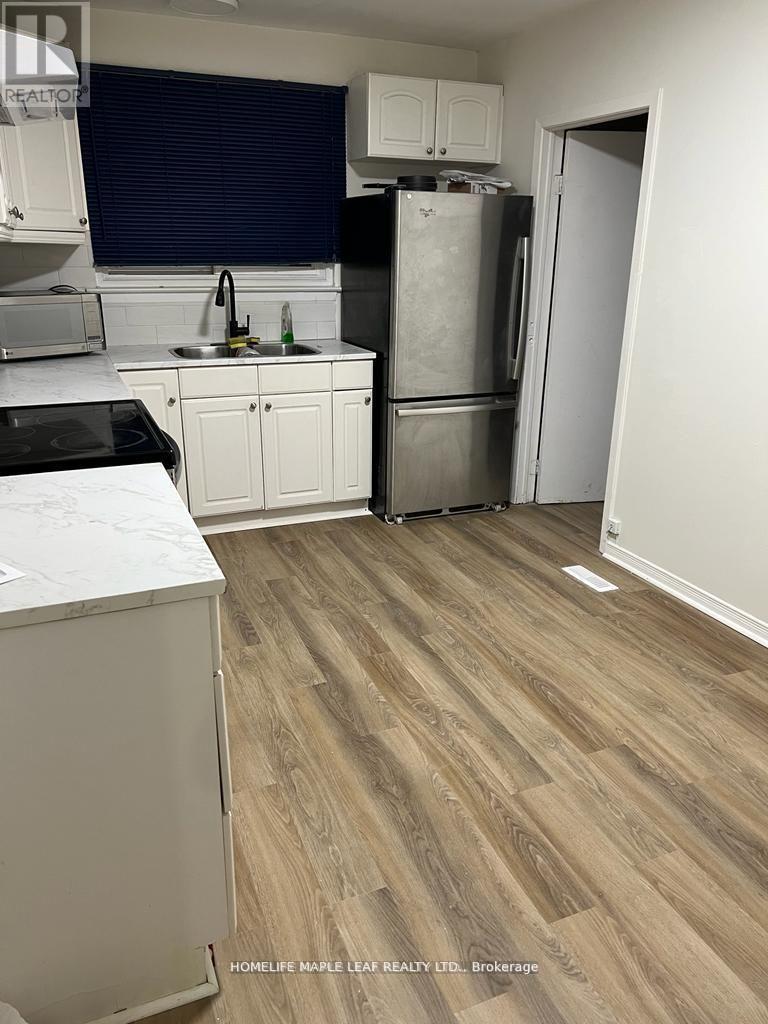 (Upper) - 28 Ladore Drive, Brampton, Ontario  L6Y 1V5 - Photo 16 - W12564822