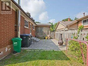 (Upper) - 28 Ladore Drive, Brampton, Ontario  L6Y 1V5 - Photo 22 - W12564822