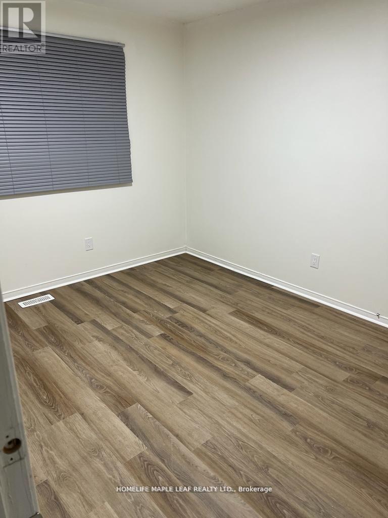 (Upper) - 28 Ladore Drive, Brampton, Ontario  L6Y 1V5 - Photo 6 - W12564822