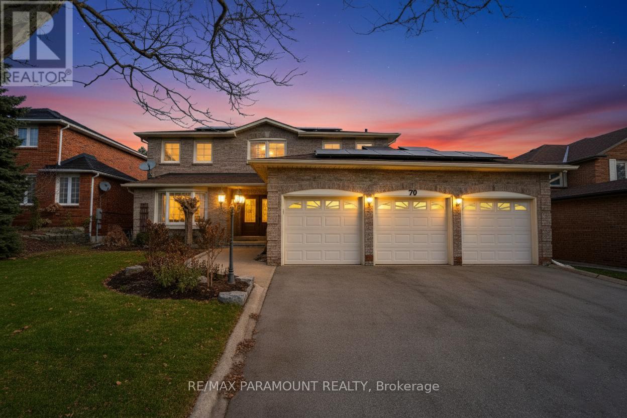 70 Dawnridge Trail, Brampton, Ontario  L6Z 2A2 - Photo 2 - W12564838