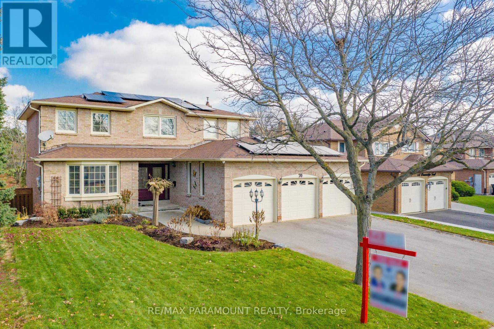 70 Dawnridge Trail, Brampton, Ontario  L6Z 2A2 - Photo 4 - W12564838