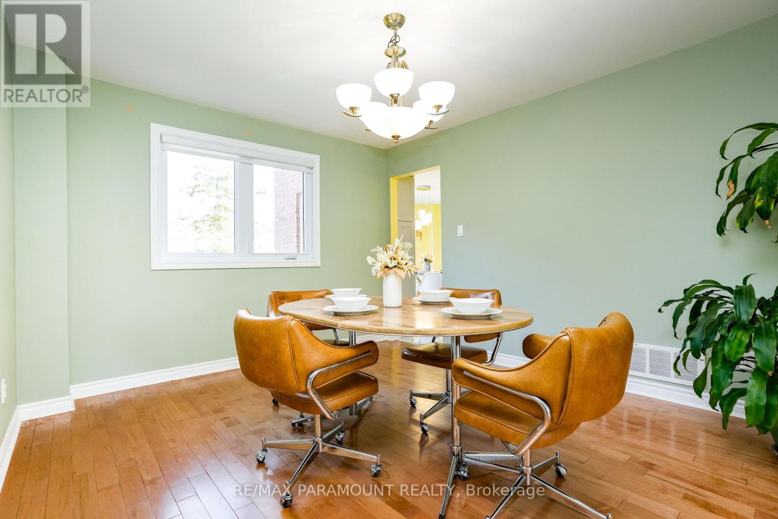 70 Dawnridge Trail, Brampton, Ontario  L6Z 2A2 - Photo 9 - W12564838