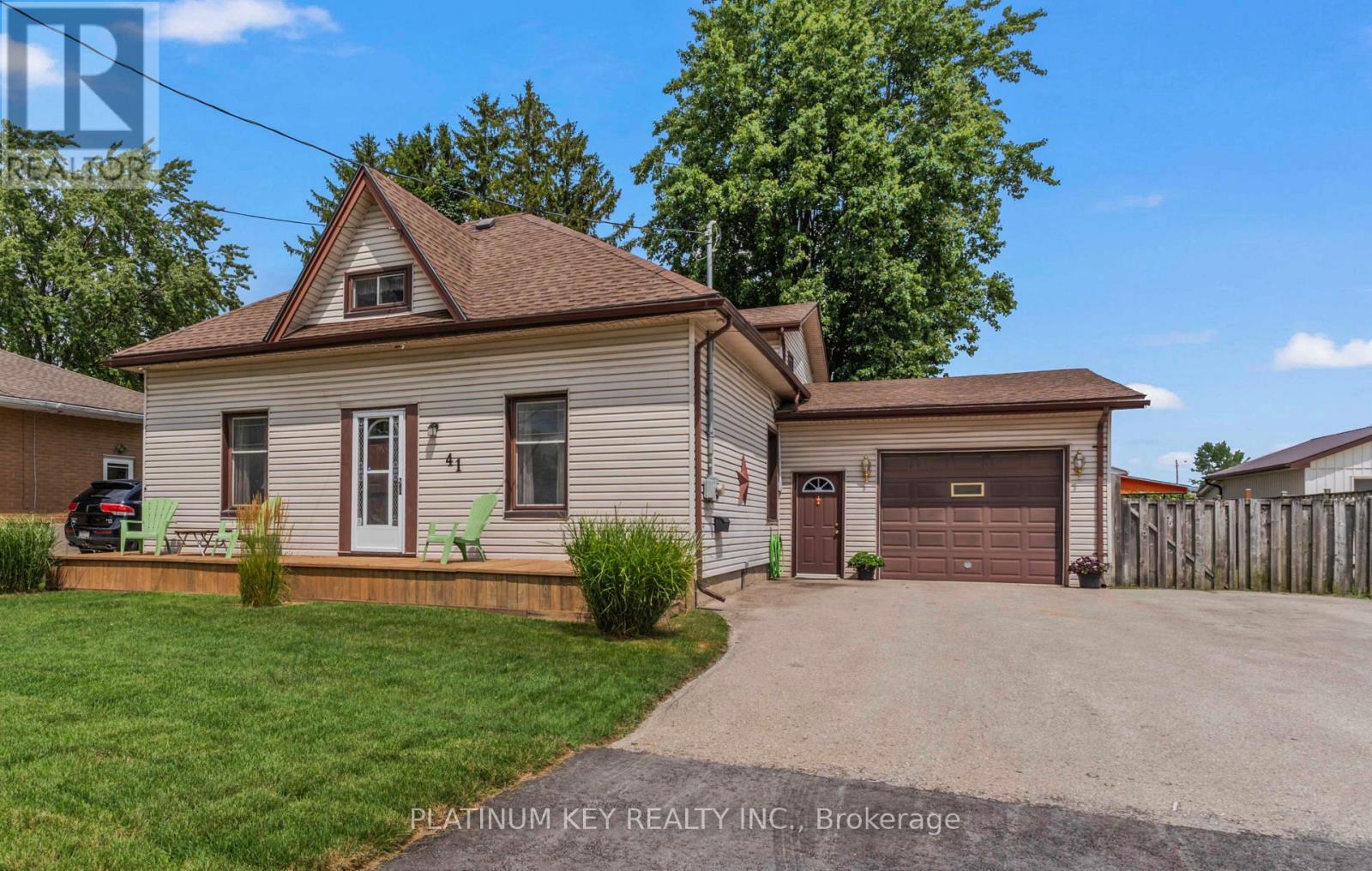 41 QUEEN STREET, Strathroy-Caradoc, Ontario