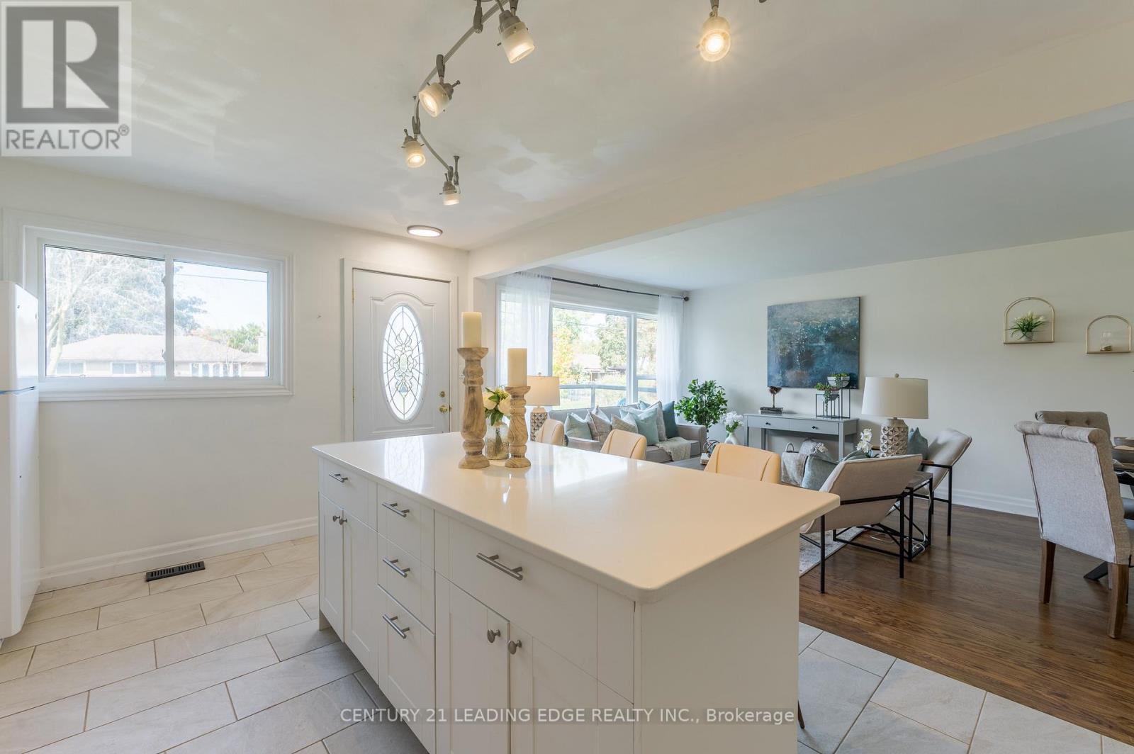 Upper - 18 Daleview Avenue, Peterborough, Ontario  K9J 1L5 - Photo 10 - X12564774