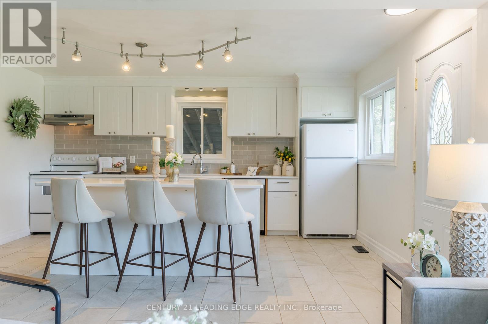 Upper - 18 Daleview Avenue, Peterborough, Ontario  K9J 1L5 - Photo 15 - X12564774