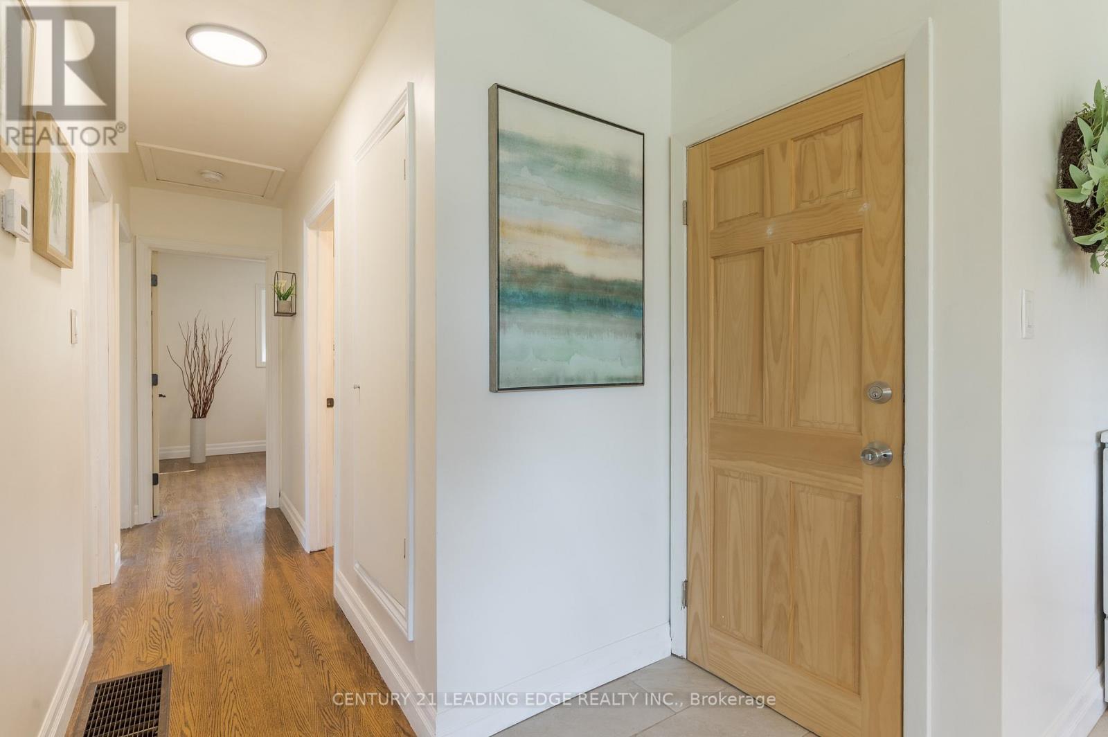 Upper - 18 Daleview Avenue, Peterborough, Ontario  K9J 1L5 - Photo 18 - X12564774