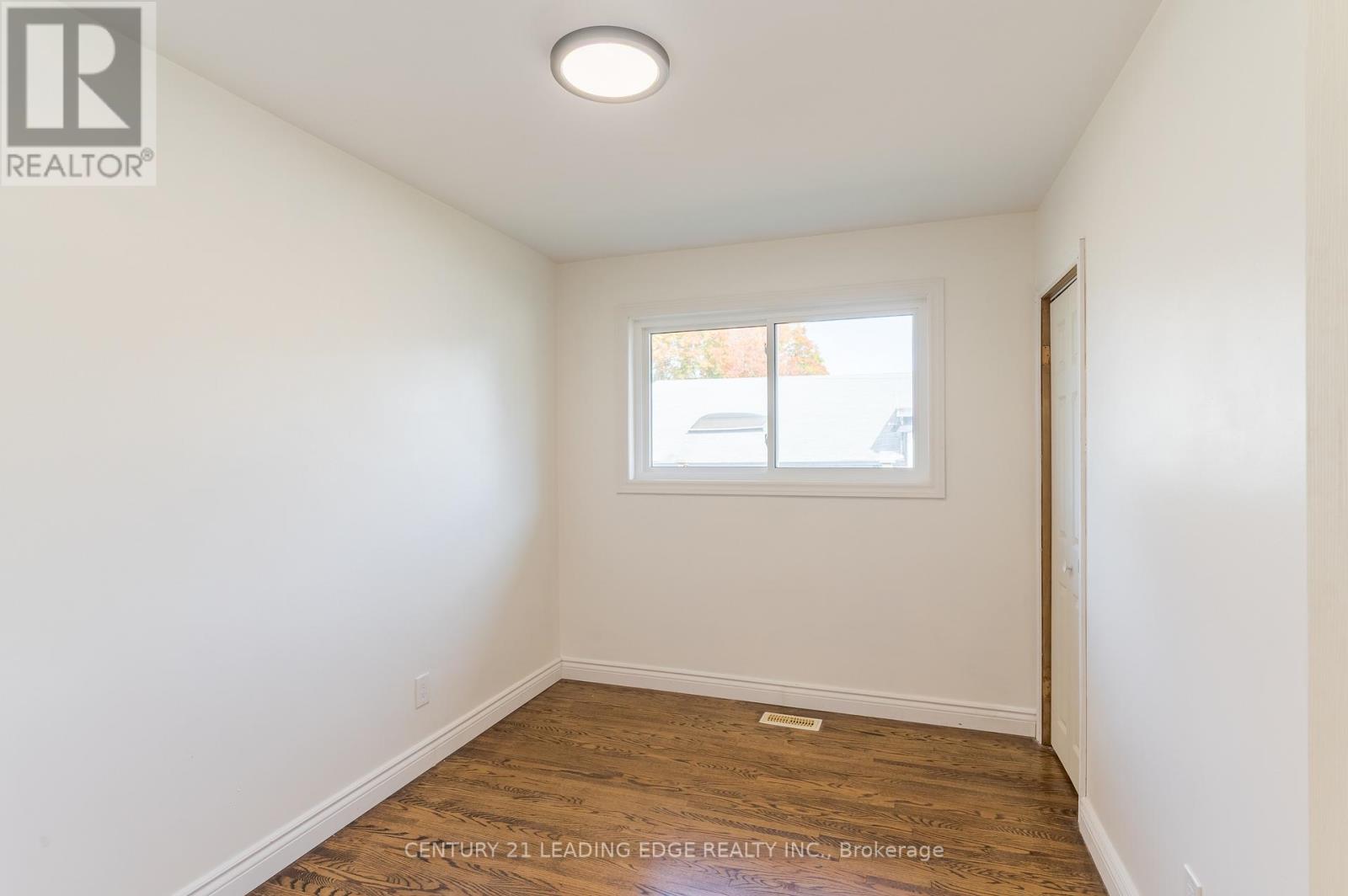 Upper - 18 Daleview Avenue, Peterborough, Ontario  K9J 1L5 - Photo 23 - X12564774