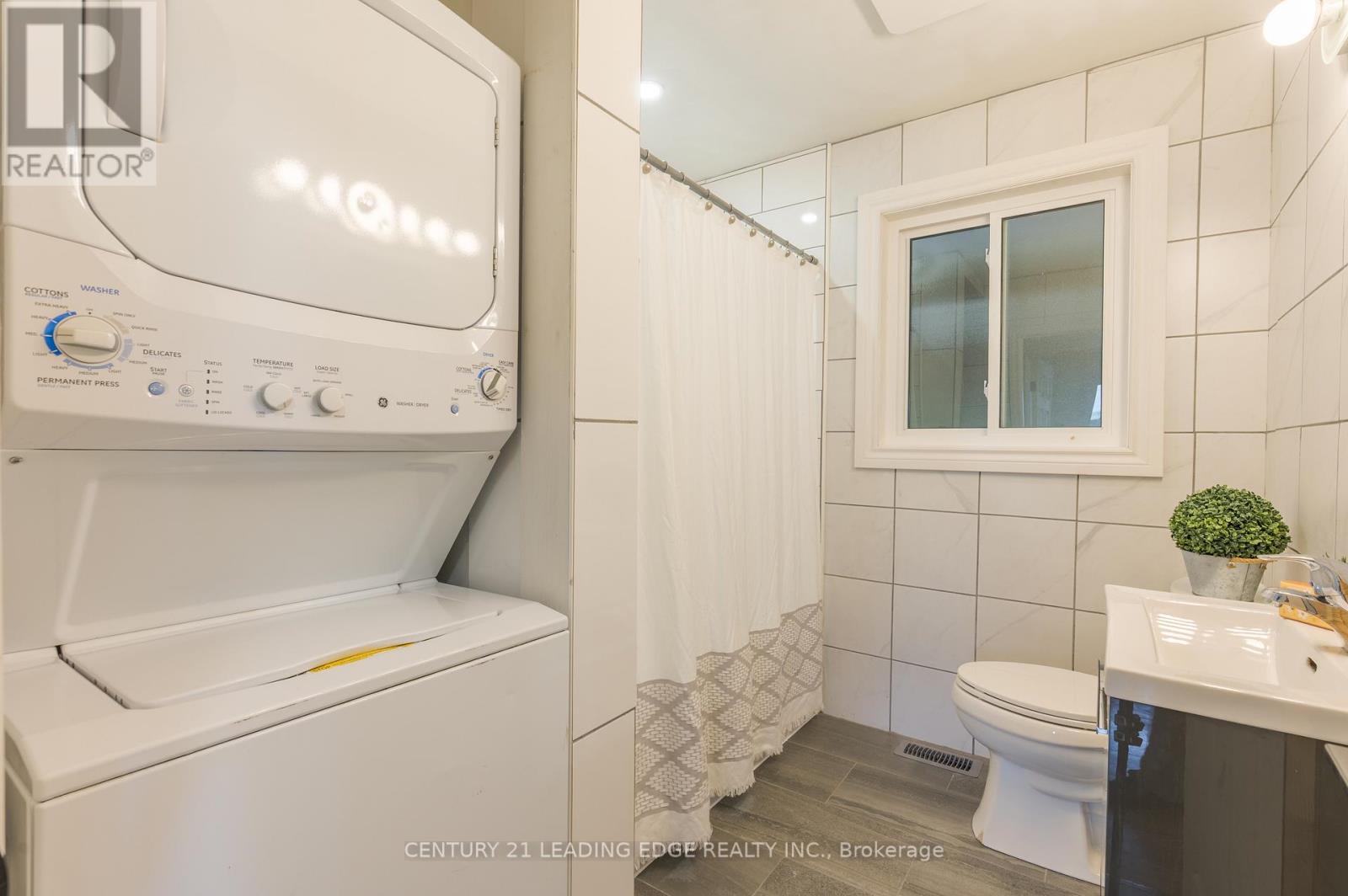 Upper - 18 Daleview Avenue, Peterborough, Ontario  K9J 1L5 - Photo 26 - X12564774