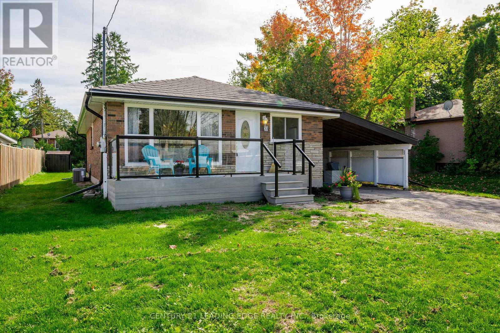 Upper - 18 Daleview Avenue, Peterborough, Ontario  K9J 1L5 - Photo 3 - X12564774