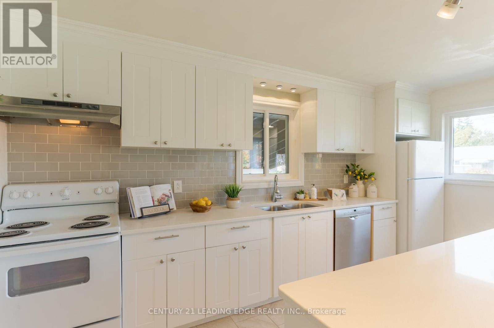 Upper - 18 Daleview Avenue, Peterborough, Ontario  K9J 1L5 - Photo 6 - X12564774