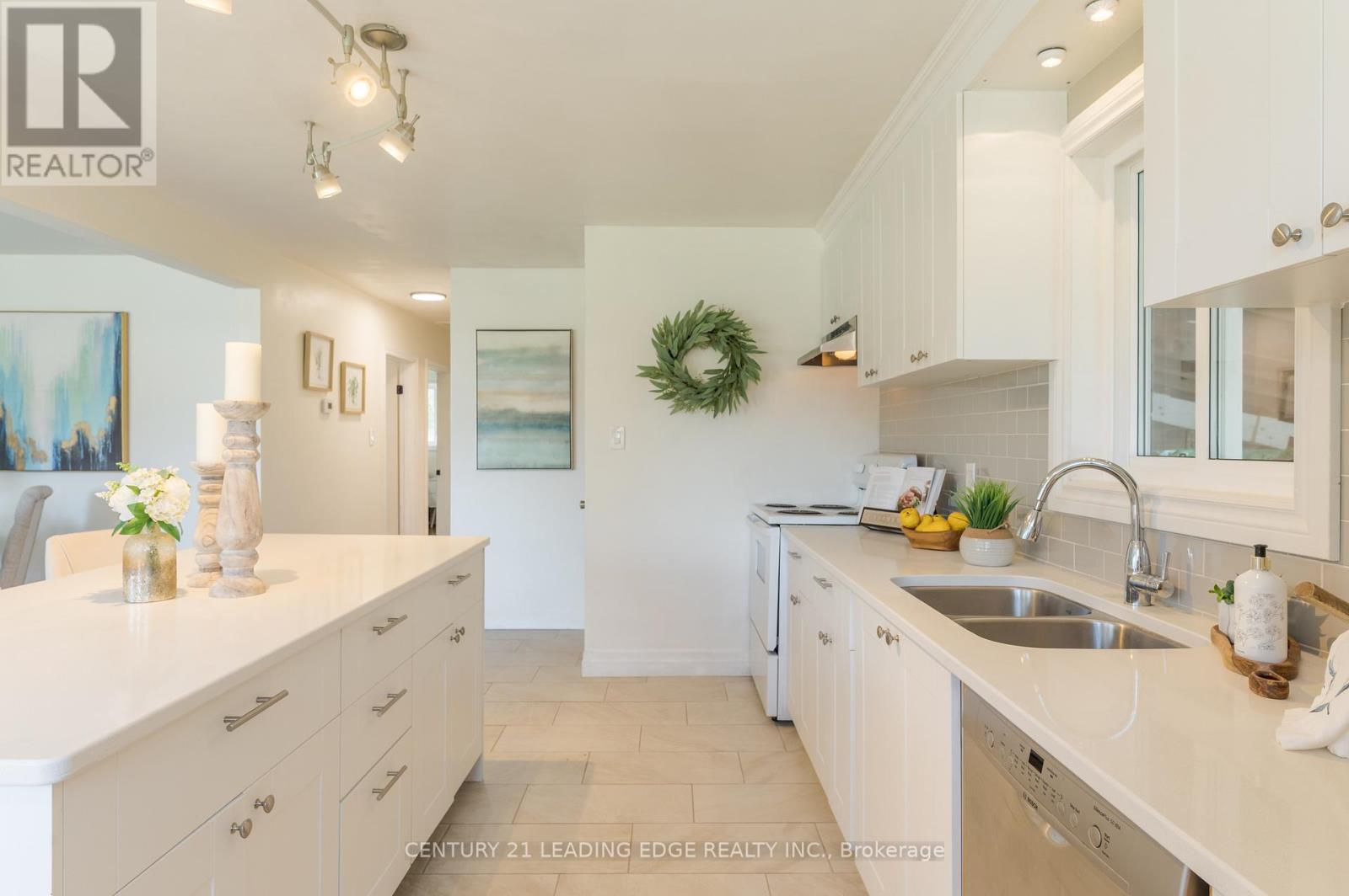 Upper - 18 Daleview Avenue, Peterborough, Ontario  K9J 1L5 - Photo 9 - X12564774