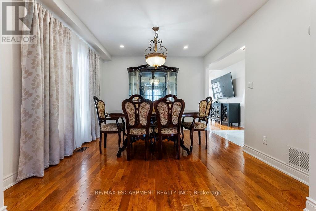 113 Greenshire Drive, Hamilton, Ontario  L9C 7G5 - Photo 11 - X12564834