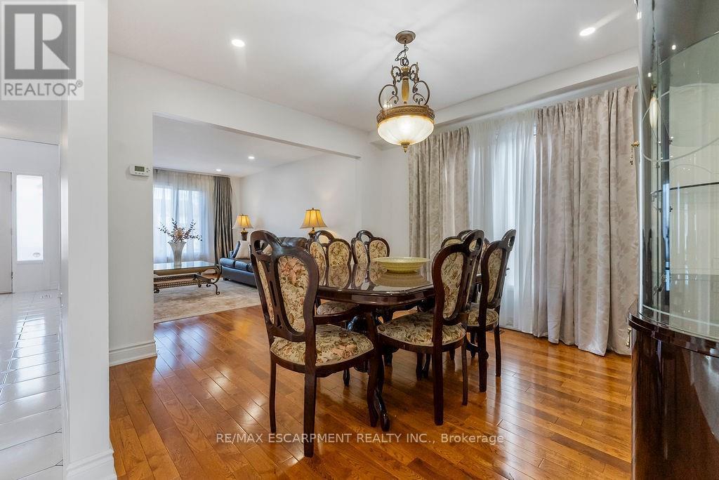 113 Greenshire Drive, Hamilton, Ontario  L9C 7G5 - Photo 12 - X12564834