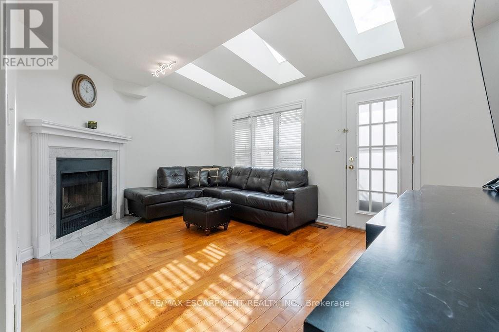 113 Greenshire Drive, Hamilton, Ontario  L9C 7G5 - Photo 13 - X12564834