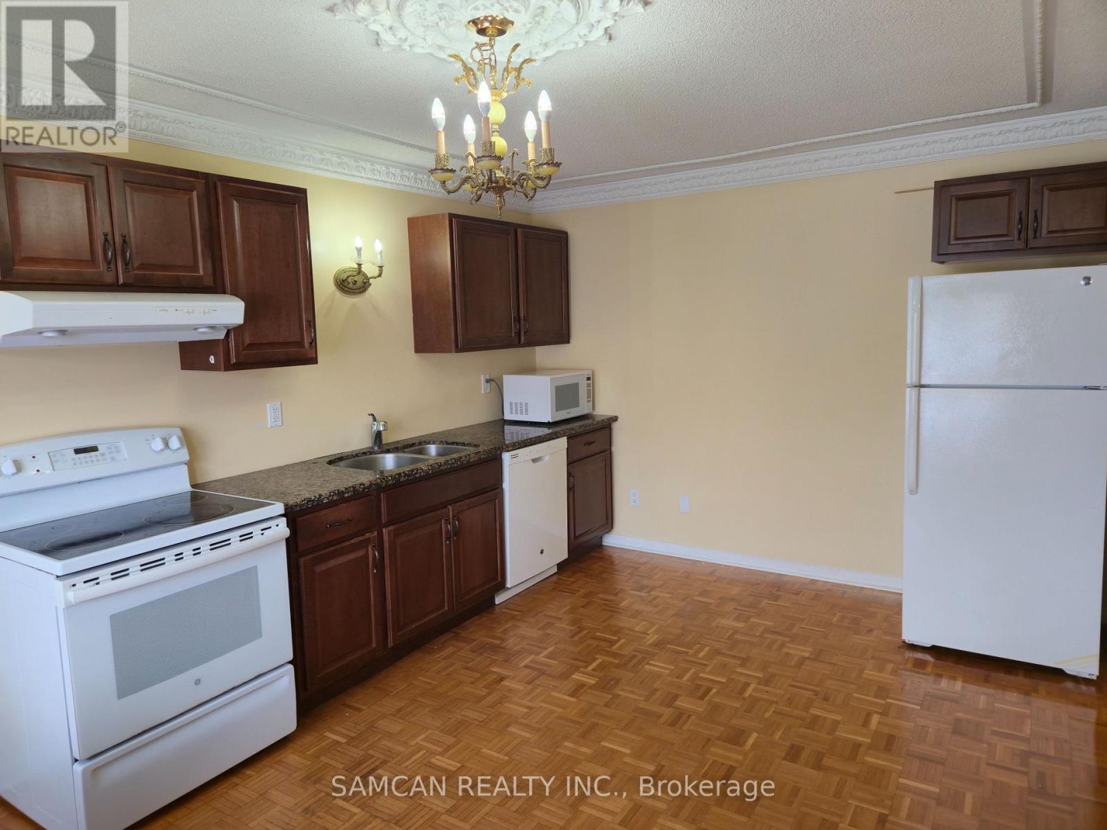 2 - 2470 Wynten Way, Oakville (Cv Clearview), Ontario  L6J 7K8 - Photo 7 - W12547598