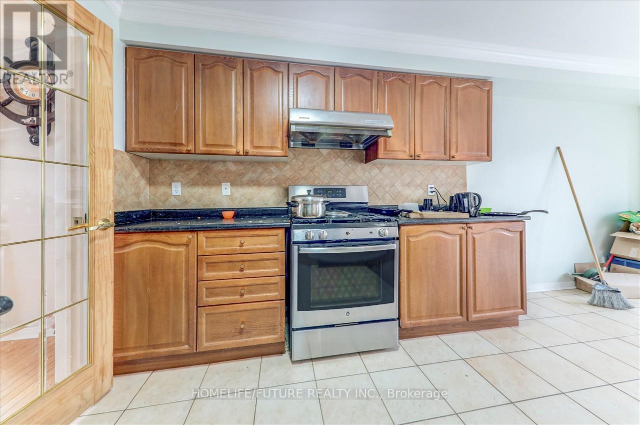 69 Heatherdale Drive, Brampton, Ontario  L7A 2H4 - Photo 15 - W12564854