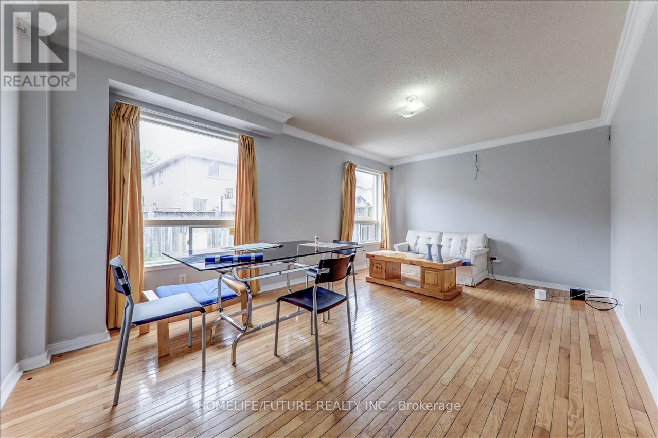 69 Heatherdale Drive, Brampton, Ontario  L7A 2H4 - Photo 5 - W12564854