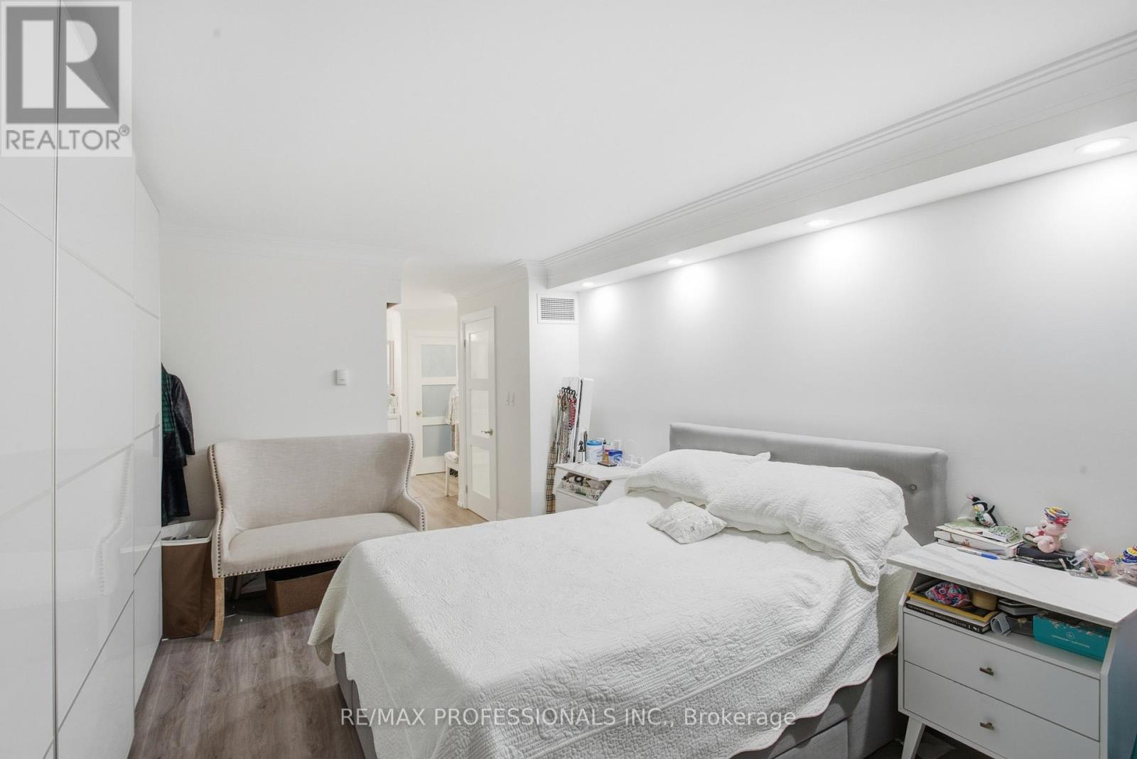 1410 - 2000 Islington Avenue, Toronto, Ontario M9P 3S7 - Photo 17 - W12552466