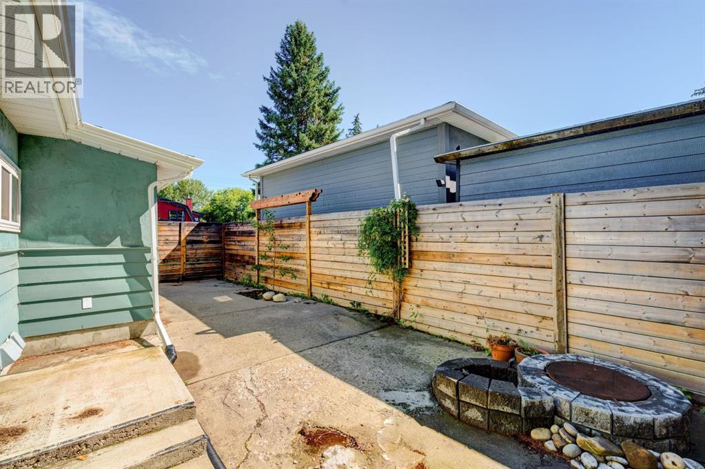 6115 Bow Crescent Nw, Calgary, Alberta  T3B 2C2 - Photo 5 - A2271856